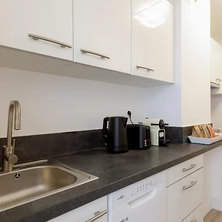 Premium 80sqm Opposite Martinez, Steps From Congress Center * 戛纳