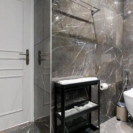 Premium 80sqm Opposite Martinez, Steps From Congress Center 公寓 *