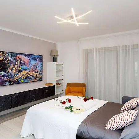 Premium 80sqm Opposite Martinez, Steps From Congress Center 戛纳