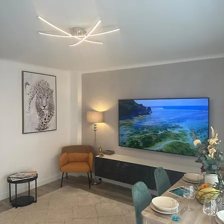 公寓 Premium 80sqm Opposite Martinez, Steps From Congress Center *