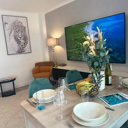 Premium 80sqm Opposite Martinez, Steps From Congress Center 公寓 戛纳