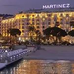 Premium 80sqm Opposite Martinez, Steps From Congress Center Apartment *