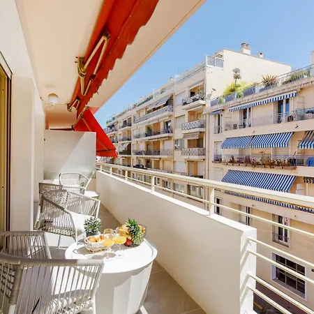 Apartment T3appartement De Luxe Croisette En Face De La Martinez 80m2
