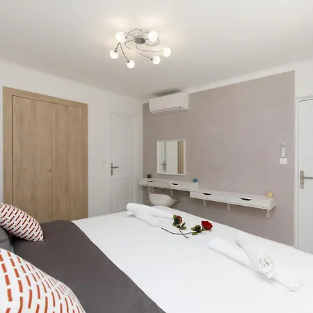 T3appartement De Luxe Croisette En Face De La Martinez 80m2