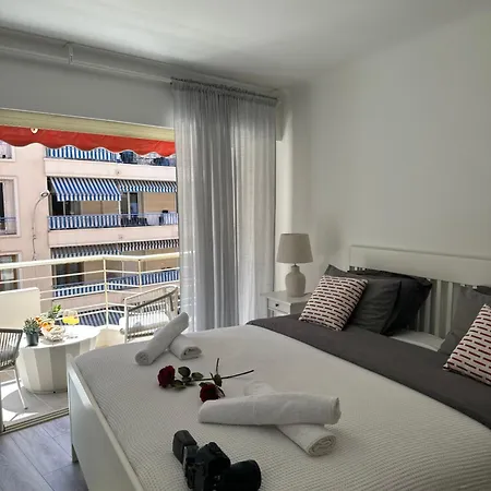 Apartment T3appartement De Luxe Croisette En Face De La Martinez 80m2