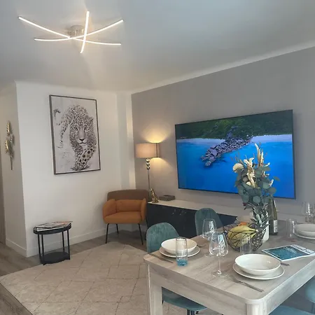 Apartment T3appartement De Luxe Croisette En Face De La Martinez 80m2