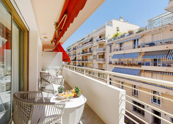 Apartment Premium 80sqm Opposite Martinez, Steps From Congress Center