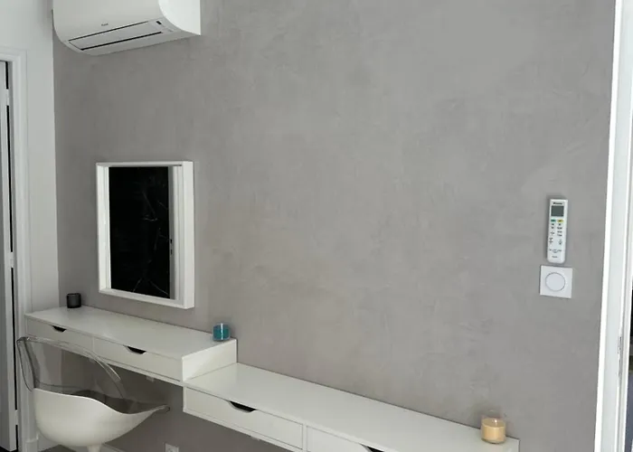 Lejlighed Premium 80sqm Opposite Martinez, Steps From Congress Center