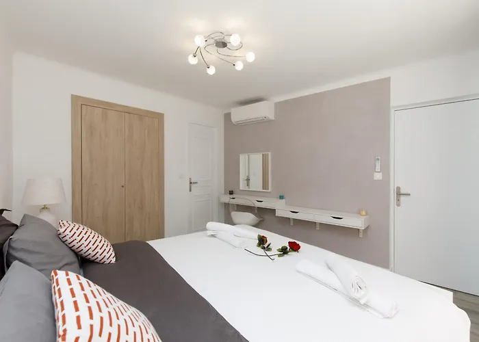 Premium 80sqm Opposite Martinez, Steps From Congress Center