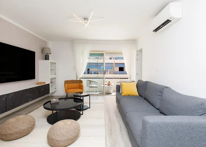 Premium 80sqm Opposite Martinez, Steps From Congress Center Lejlighed *
