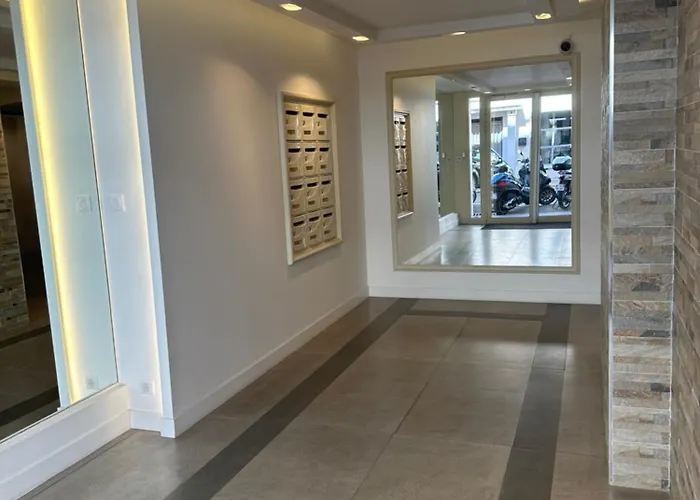 Premium 80sqm Opposite Martinez, Steps From Congress Center Lejlighed