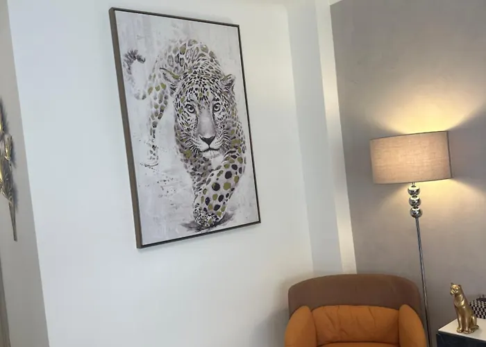 Lejlighed Premium 80sqm Opposite Martinez, Steps From Congress Center