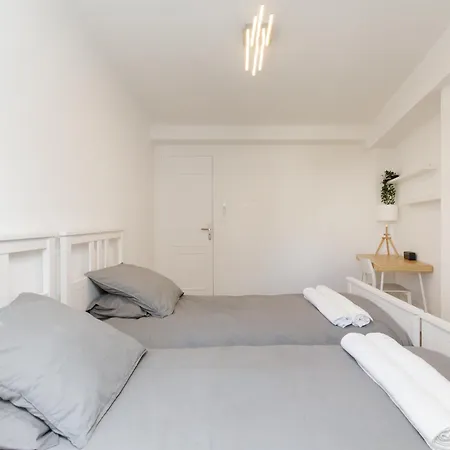 Premium 80sqm Opposite Martinez, Steps From Congress Center Apartmán *