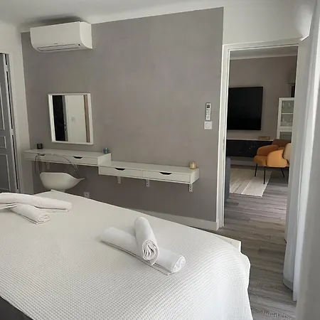 Premium 80sqm Opposite Martinez, Steps From Congress Center Apartmán