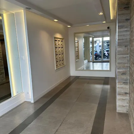 Premium 80sqm Opposite Martinez, Steps From Congress Center Apartmán