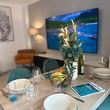Premium 80sqm Opposite Martinez, Steps From Congress Center Cannes